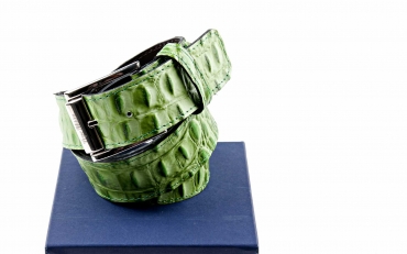 Green Reptile model belt, manufactured in aligator pistachio. 