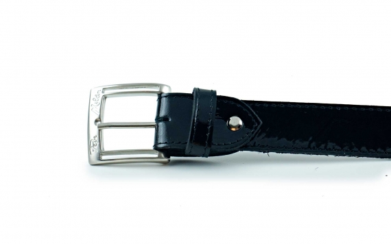  Claqué model belt, manufactured in black patent leather. 