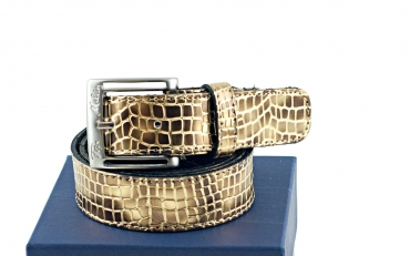 Aurelio model belt, manufactured in classic mirror dungha gold.