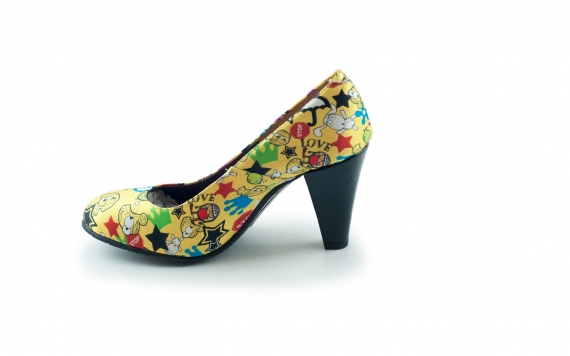 Model Cartoon shoe, manufactured in yellow comic fantasy. 