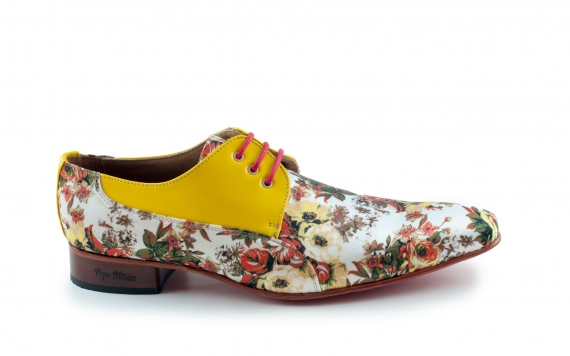  Butterfly model shoe, manufactured in lemon patent leather and satin 70.