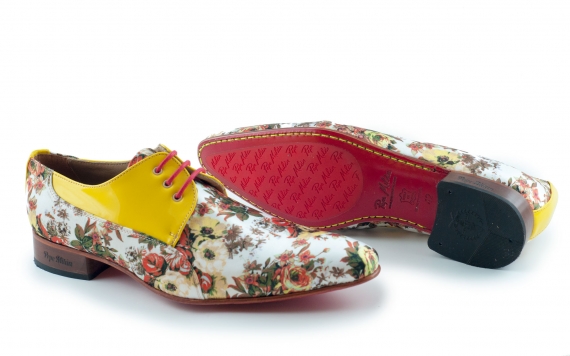  Butterfly model shoe, manufactured in lemon patent leather and satin 70.