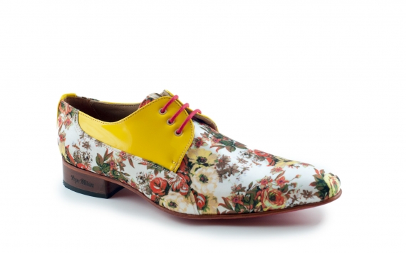  Butterfly model shoe, manufactured in lemon patent leather and satin 70.