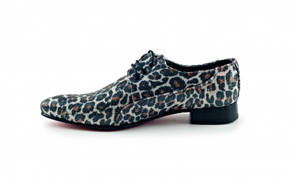 Zapato modelo, Félido. Fabricado en fantasía leopardo acero.