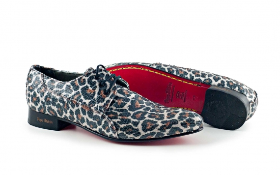 Zapato modelo, Félido. Fabricado en fantasía leopardo acero.