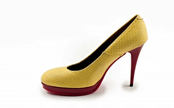 Model Monroe shoe, manufactured in lagarto metal sajel. 