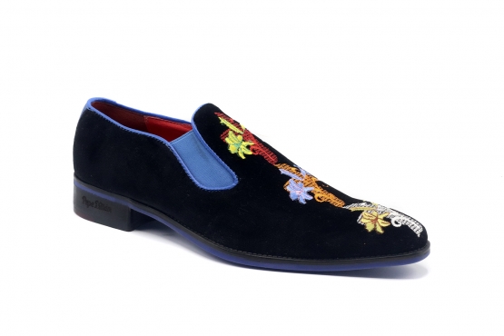 Zapato modelo Viana, fabricado en TERCIOPELO NEGRO BORDADO LILLIE