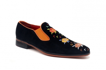 Zapato modelo Dahlia, fabricado en TERCIOPELO NEGRO BORDADO GANTE