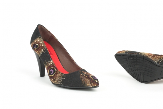 Modèle de chaussure Alicia, réalisée en noir Paillete real.