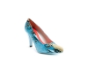 Modèle de chaussure Loraine, fabriquée en cobra turquoise.