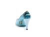 Modèle de chaussure Loraine, fabriquée en cobra turquoise.