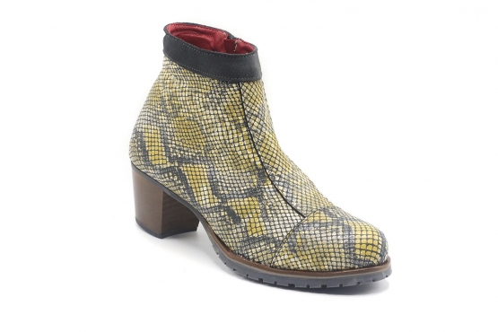 Esme Boot model Indigo, manufactured in 126 Nilo Amarillo