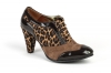 Leoparda model shoe made of brown suede and brown patent leather.