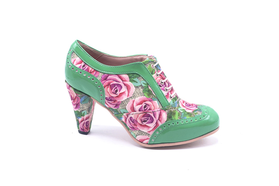 Zapato modelo Alma, fabricado en Fantasia Casandra Charol Verde Hierba 