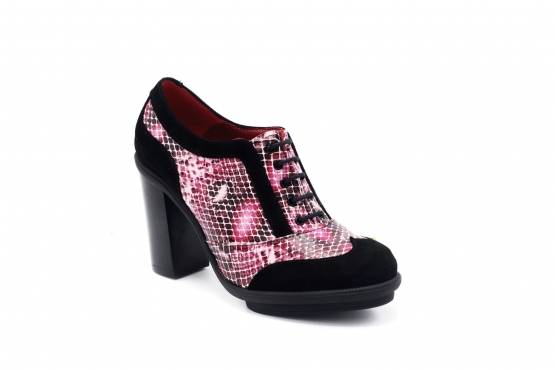 Shoe model Blush, manufactured in Mamba Rosa Serraje Negro