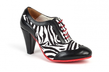  Cebralia model shoe, manufactured in black napa and black zebra.