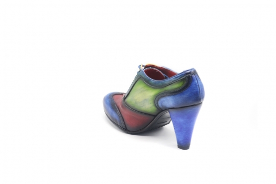 Elle Shoe model, manufactured in Napa Vegana Patinado