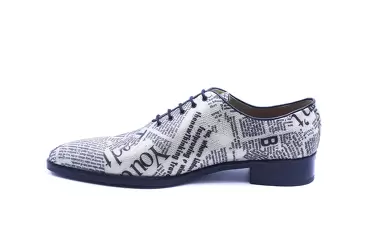 Modèle de chaussure Periódico, fabriqué en Periódico Rizas Hielo