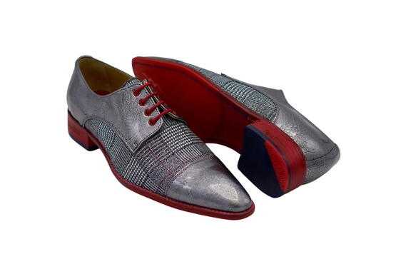 Chanlous model shoe, made in gray pearl and Scotch gray