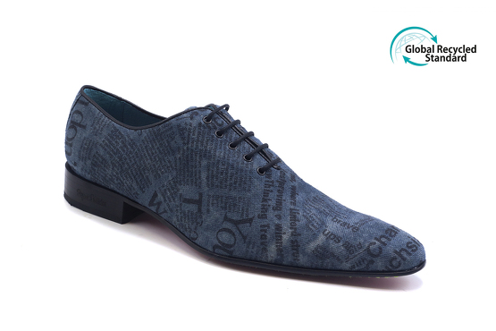 Zapato modelo 3R, fabricado en Recicle Blue ID Periodico