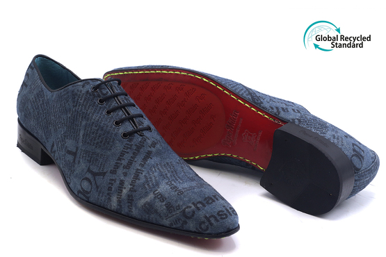 Zapato modelo 3R, fabricado en Recicle Blue ID Periodico