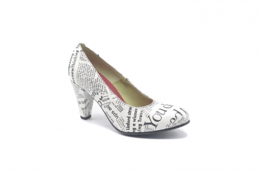 Newspaper model shoe, made in Napa Periodico