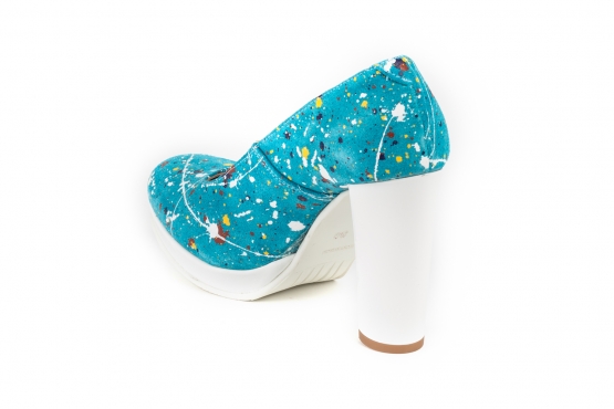 Dripyta model shoe, manufactured in blue paint plush.