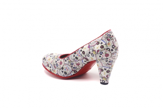 Shoe model Space, manufactured in Napa Calaveras con vivos rojos