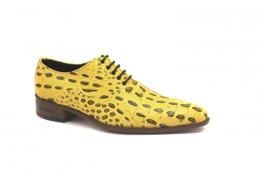 Zapato modelo Texaco, fabricado en aligator amarillo.