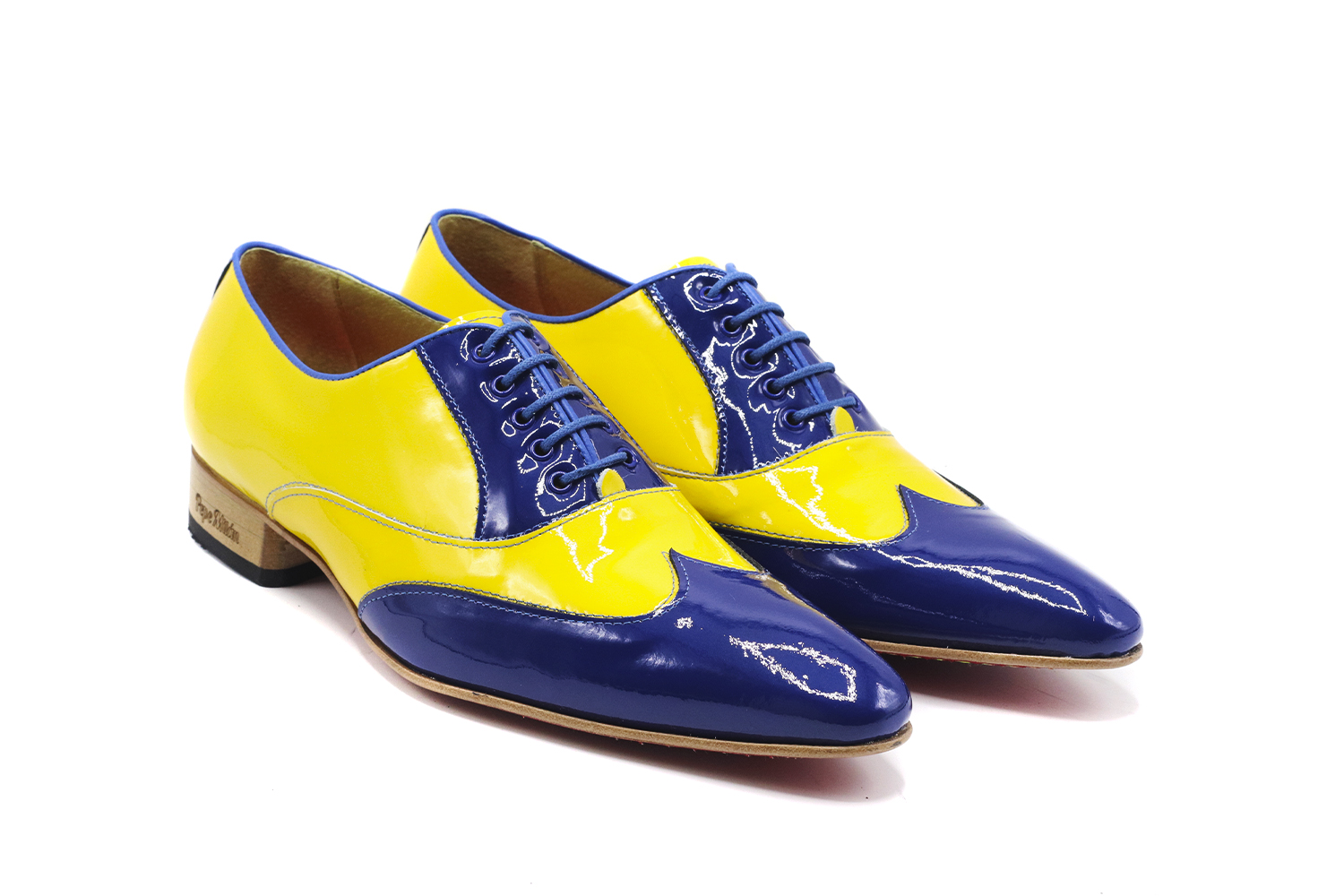 Zapato modelo Dennise, fabricado en charol azul milán y limón.