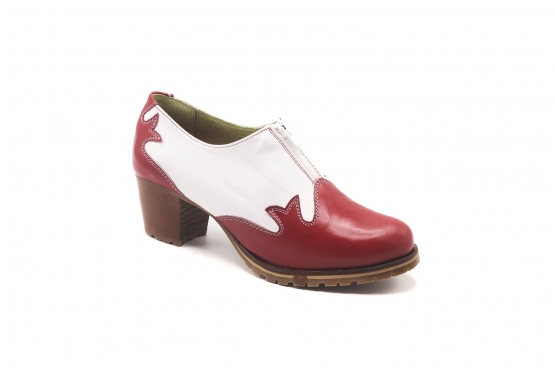 Carmín shoe model, manufactured in Napa Blanca Napa Roja