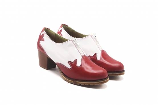 Carmín shoe model, manufactured in Napa Blanca Napa Roja