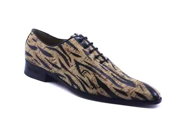 Zapato modelo Rayas, fabricado en Corcho Tigre 