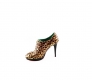 Gold Wild shoe, manufactured in butone toga.