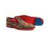 Modèle de chaussure Braviano, fabriquée en fantaisie bedel et cuir verni rouge.