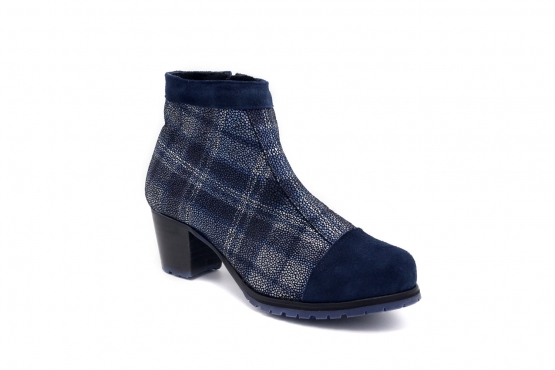 Ankle Boot model Indigo, manufactured in AFELPADO AZUL MARINO Napa Maykel