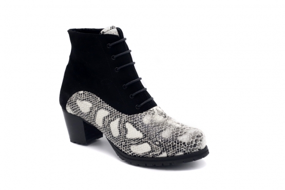 Ankle Boot model Debra, manufactured in COBRA NEGRA & BLANCA AFELPADO NEGRO