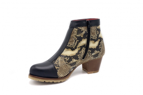 Ankle Boot model Kaa, manufactured in ANABRA VELOUR NATURAL Napa Negra