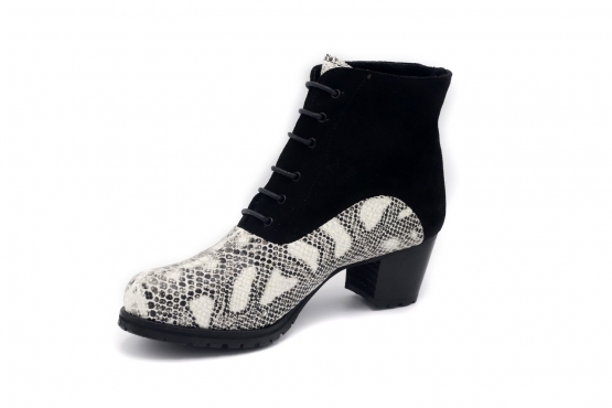 Ankle Boot model Debra, manufactured in COBRA NEGRA & BLANCA AFELPADO NEGRO