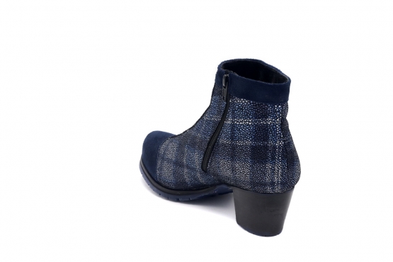 Ankle Boot model Indigo, manufactured in AFELPADO AZUL MARINO Napa Maykel