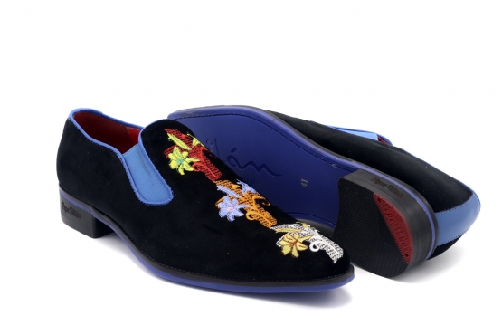 Zapato modelo Viana, fabricado en TERCIOPELO NEGRO BORDADO LILLIE