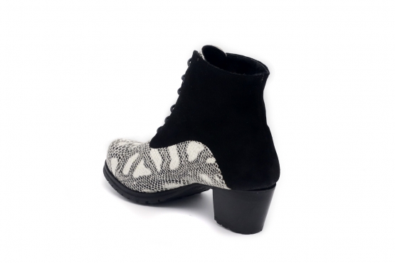 Ankle Boot model Debra, manufactured in COBRA NEGRA & BLANCA AFELPADO NEGRO