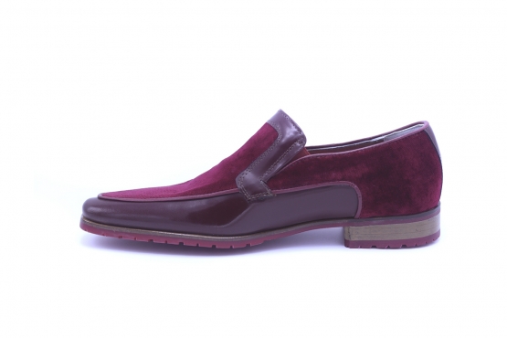Zapato modelo Aristomilán fabricado en Piel burdeos y terciopelo burdeos