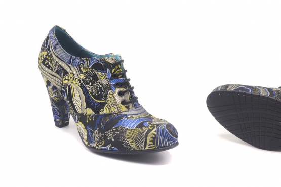 Shoe model Lua, manufactured in Jacquard 521 Nº5