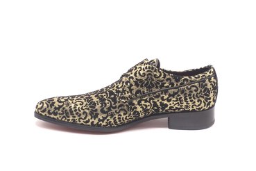 Zapato modelo Aurífera, fabricado en Vectom Oro Negro