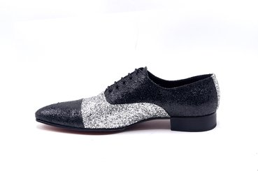 Chaussure modèle BRILLY, composée de paillettes noires et argentées