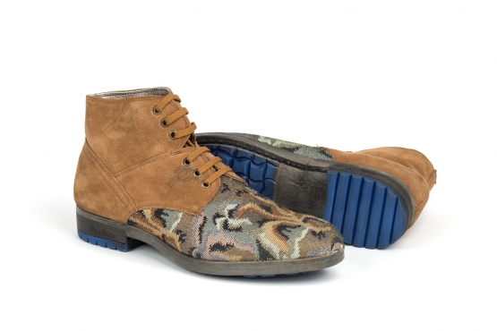 Botín modelo Héctus, fabricado en azores kaki y afelpado 104.