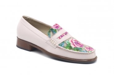 Zapato modelo Gigi, fabricado en Napa Seda Fantasia Casandra