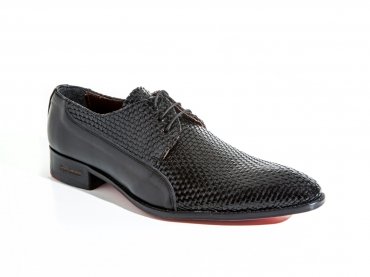 Modèle de chaussures Elegance, faite avec jet verni noir chic et napa