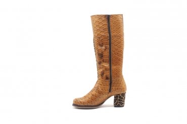 Atlántico model Boot, made in  Anaconda Miel Fantasia Leopardo